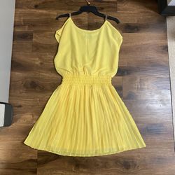 Brands New Woman’s Guess brand Yellow Moni Dress Up For Sale 