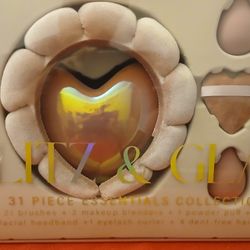 Glitz & Glam 31 Piece Essentials Collection Limitted Edition Brush Set