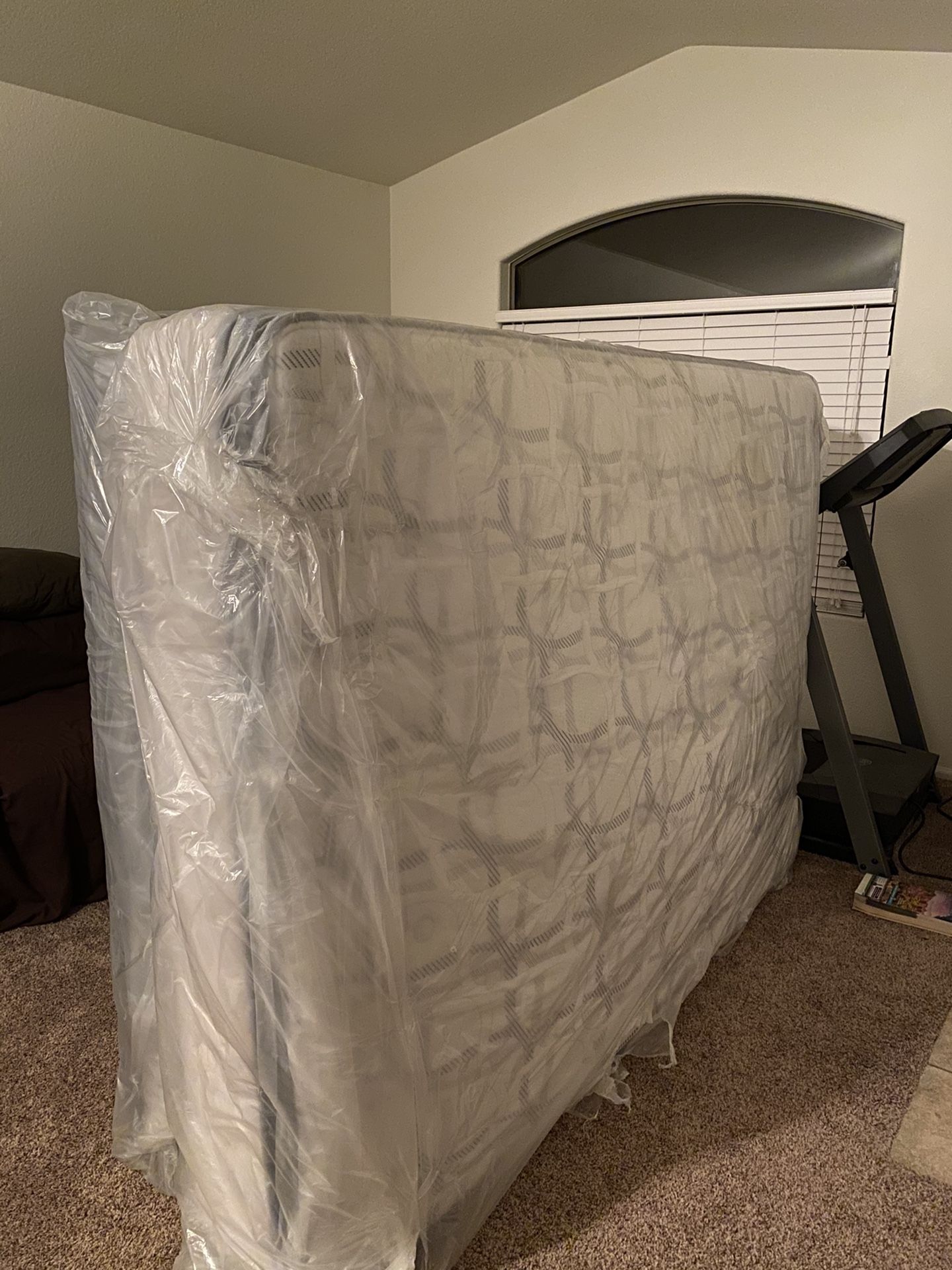 QUEEN SIZE MATTRESS & BOX SPRING for Sale in Litchfield Park, AZ OfferUp