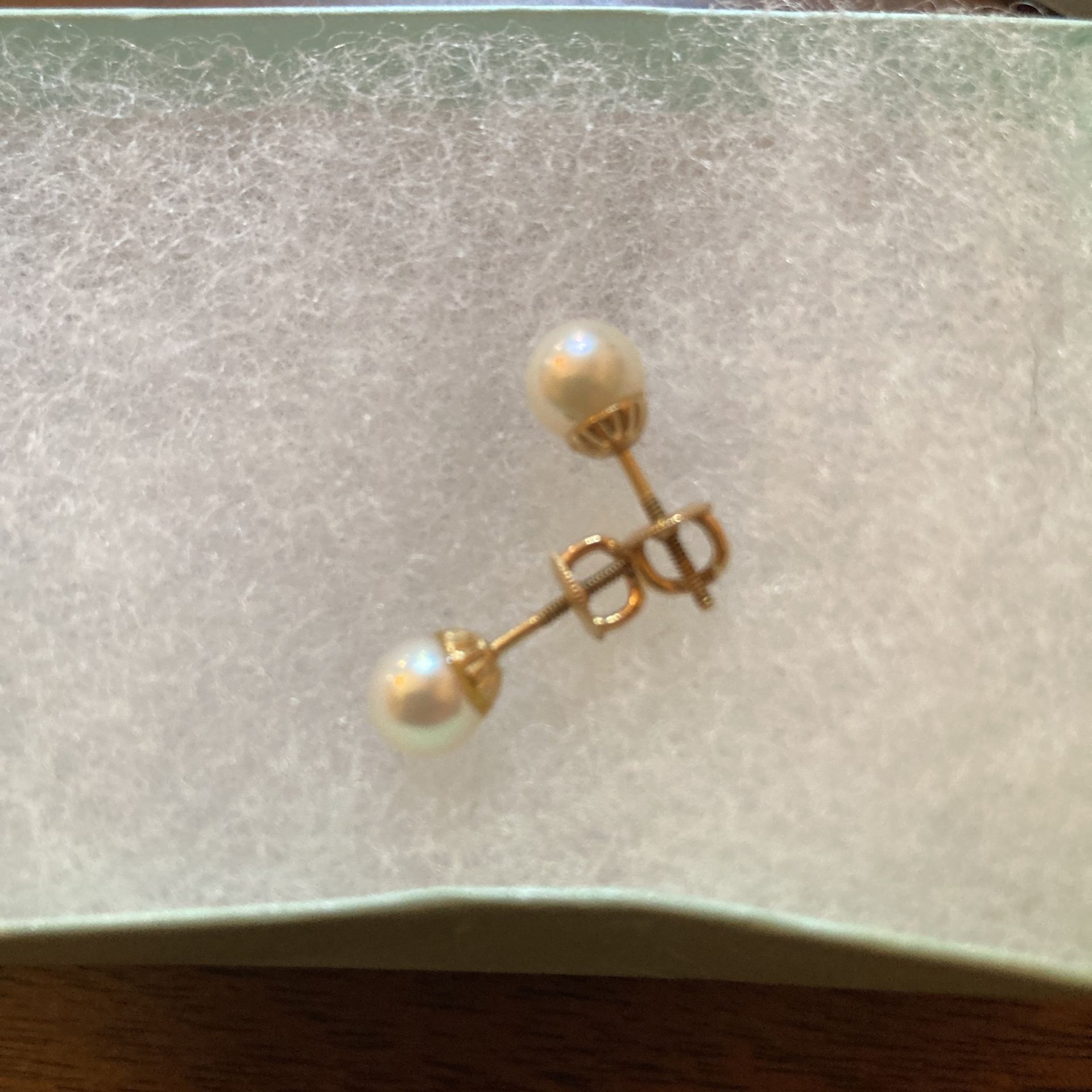 14k Real Gold  Pearl Stud Earrings 