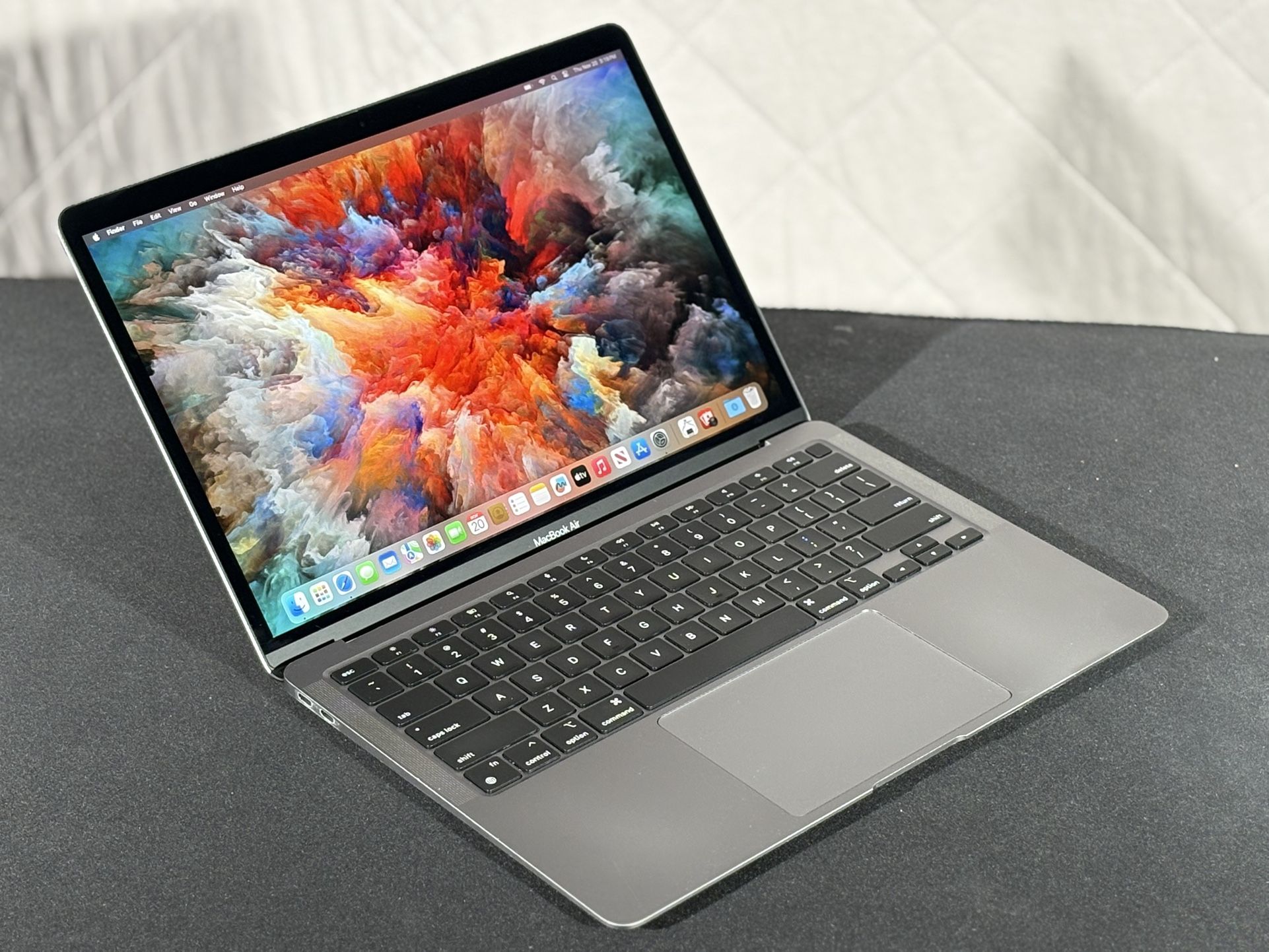 2020 MacBook Air M1 (8Core 3.2GHz) 8gb/128gb
