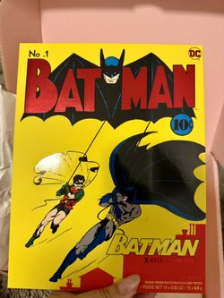 Kylie Cosmetics Batman Pressed Powder Palette - Limited edition