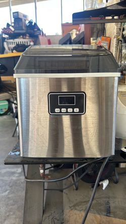 Antarctic star ice maker
