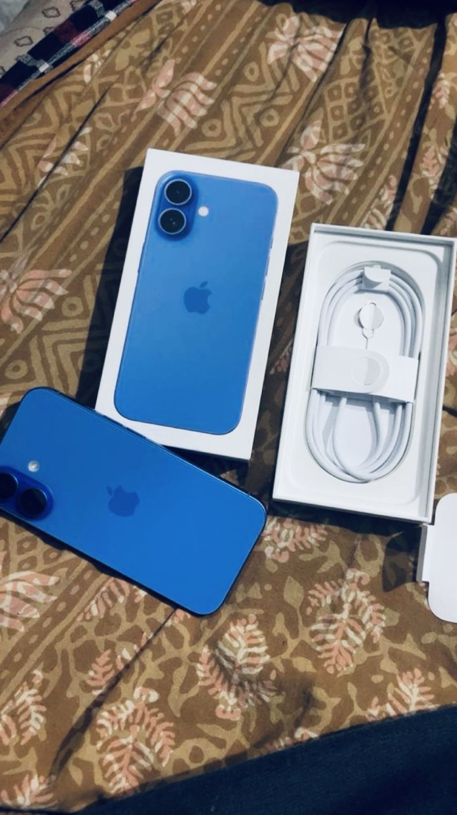 iPhone 16 Royal Blue
