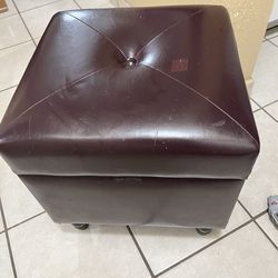 Ottomans storage and corner table  both 25$