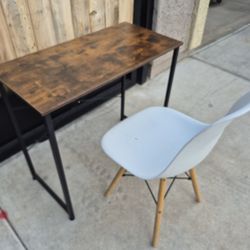 32" Width X 16" Depth X 29" Height Small Desk With Chair In Good Condition $40