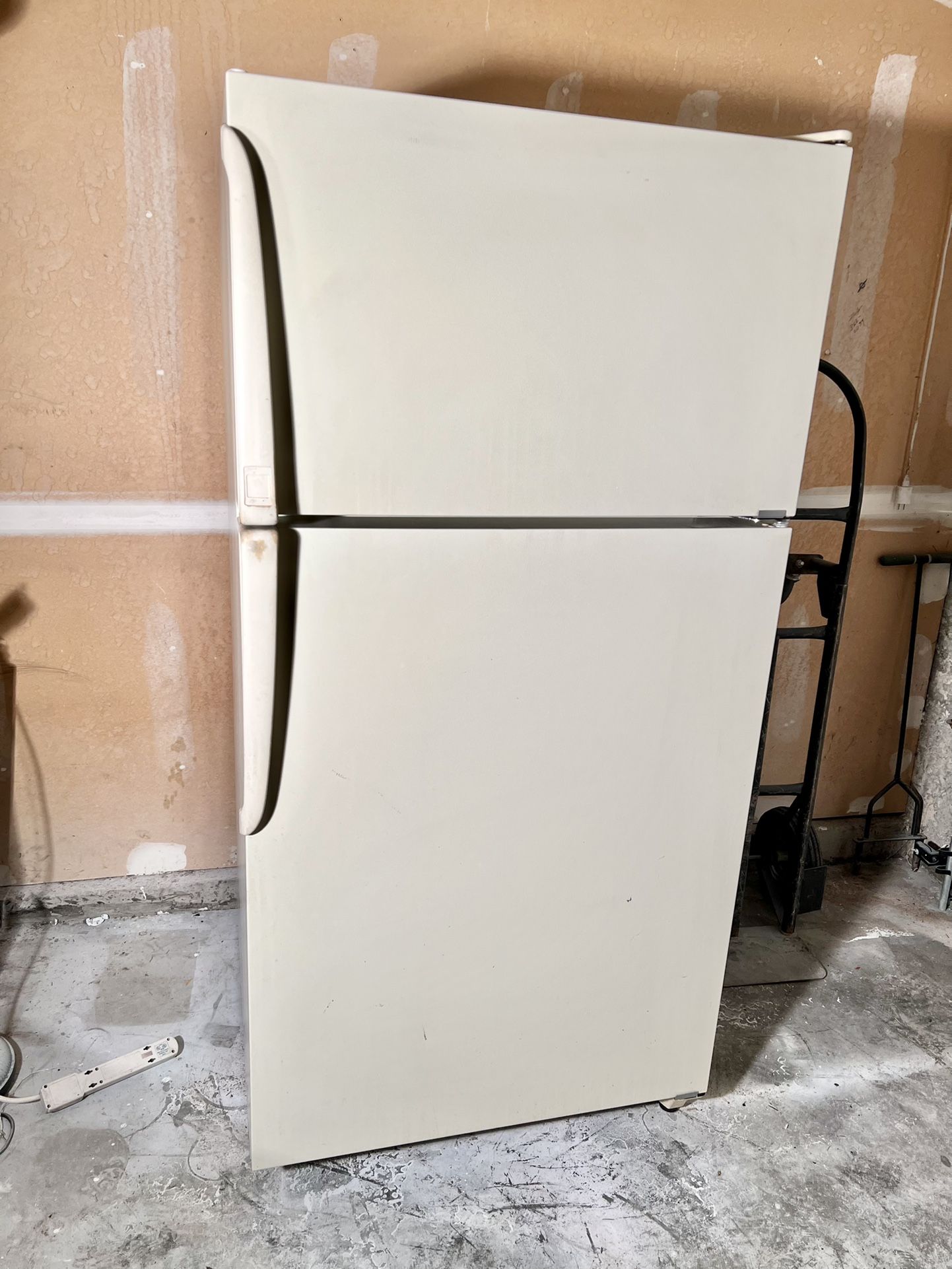 Amana refrigerator