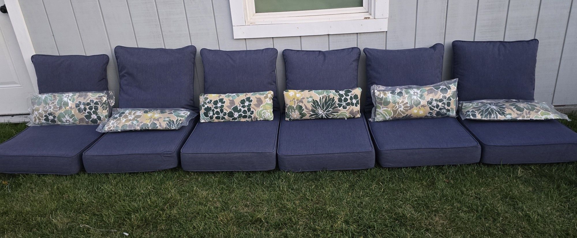 23x26 Outdoor Cushions For Patio Chairs New for Sale in Fontana, CA
