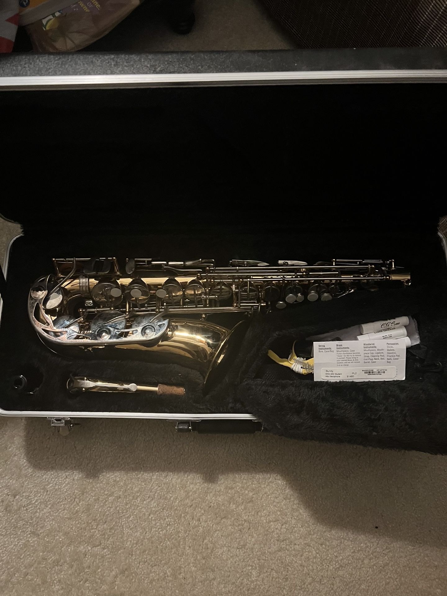 Bundy BAS-300 Student Alto Saxophone Lacquer