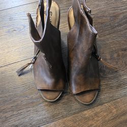 New Brash Zip Up Tan Open Toe Shoes $5.00