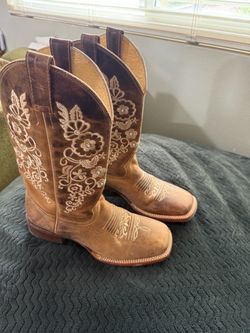For sale boots size 7