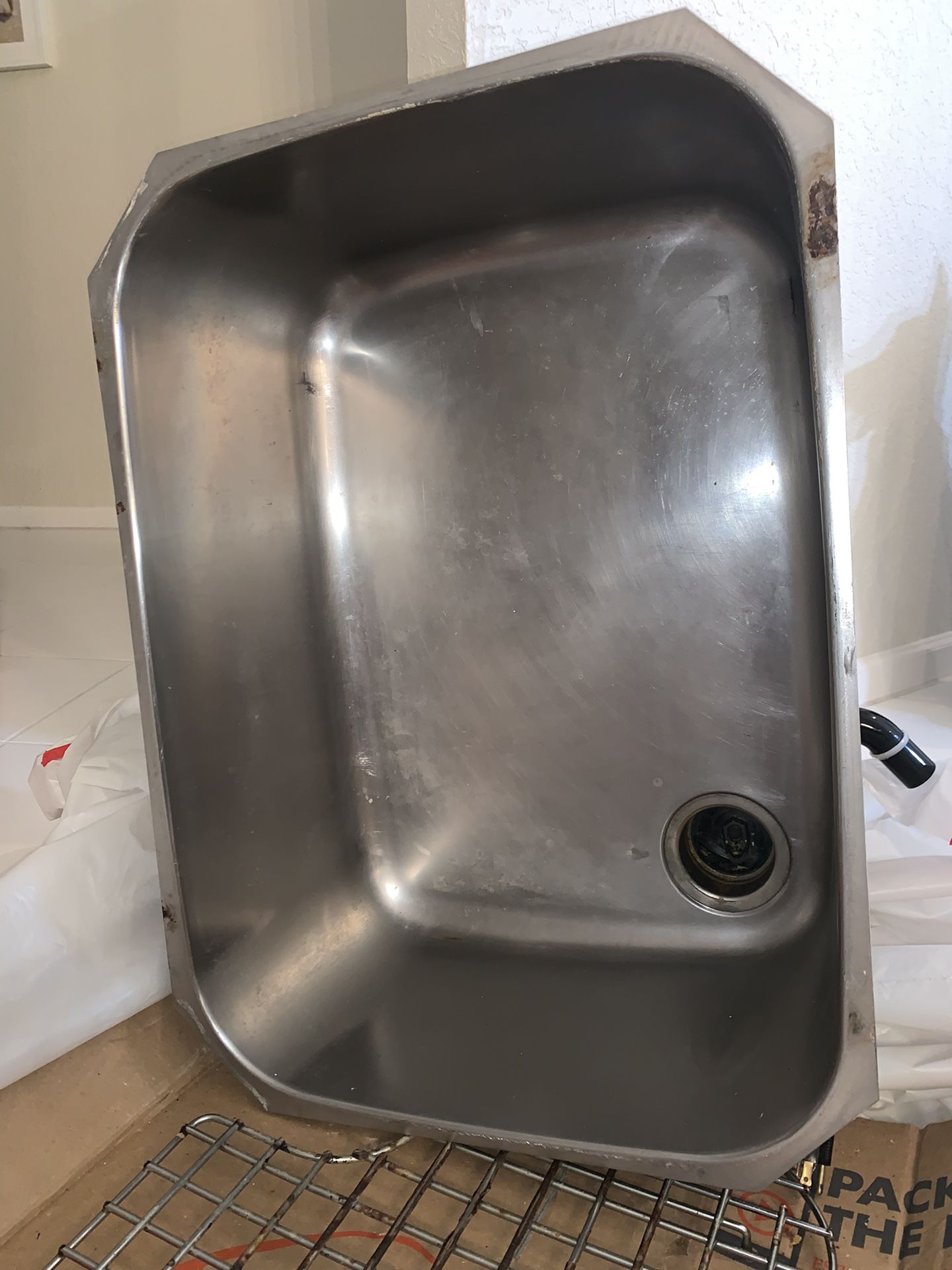 Stainless steel farmhouse kitchen sink