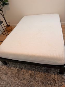 Full size bed with mattress