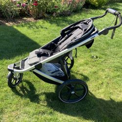 Thule Jogging Stroller with Rain Cover