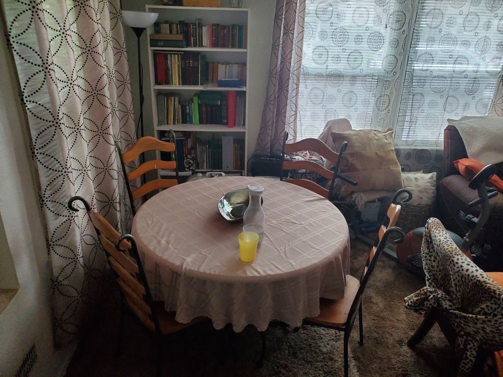 Dining Room Table With 4 Chairs