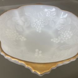 Vintage Anchor Hocking Milk Glass Grape & Leaf Fruit Bowl w/ Gold Trim.