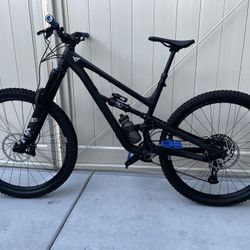 2023 YT Capra Large