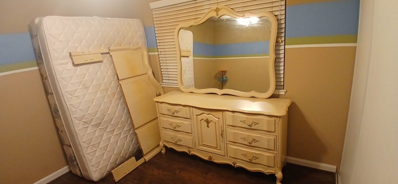 Dresser And MIRROR