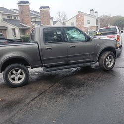 Nice awesome 4x4 great inside and out