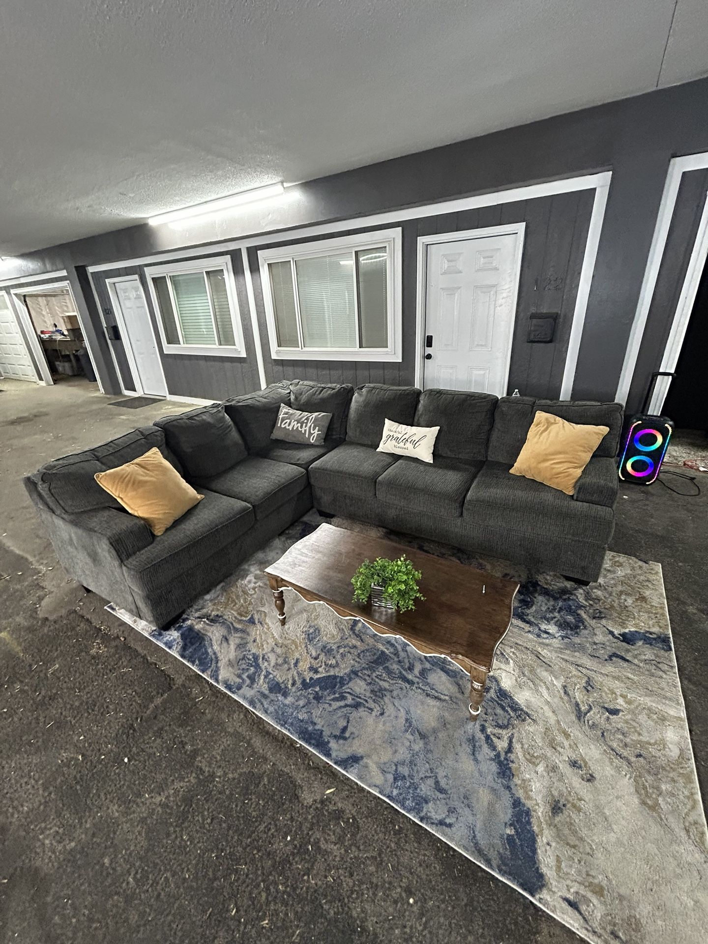 Sectional Sofa/ Couch DELIVERY AVAILABLE