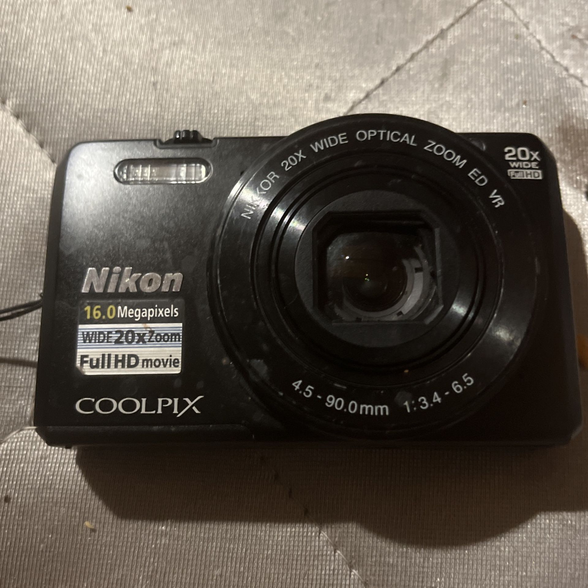 Nikon Cool pix S7000