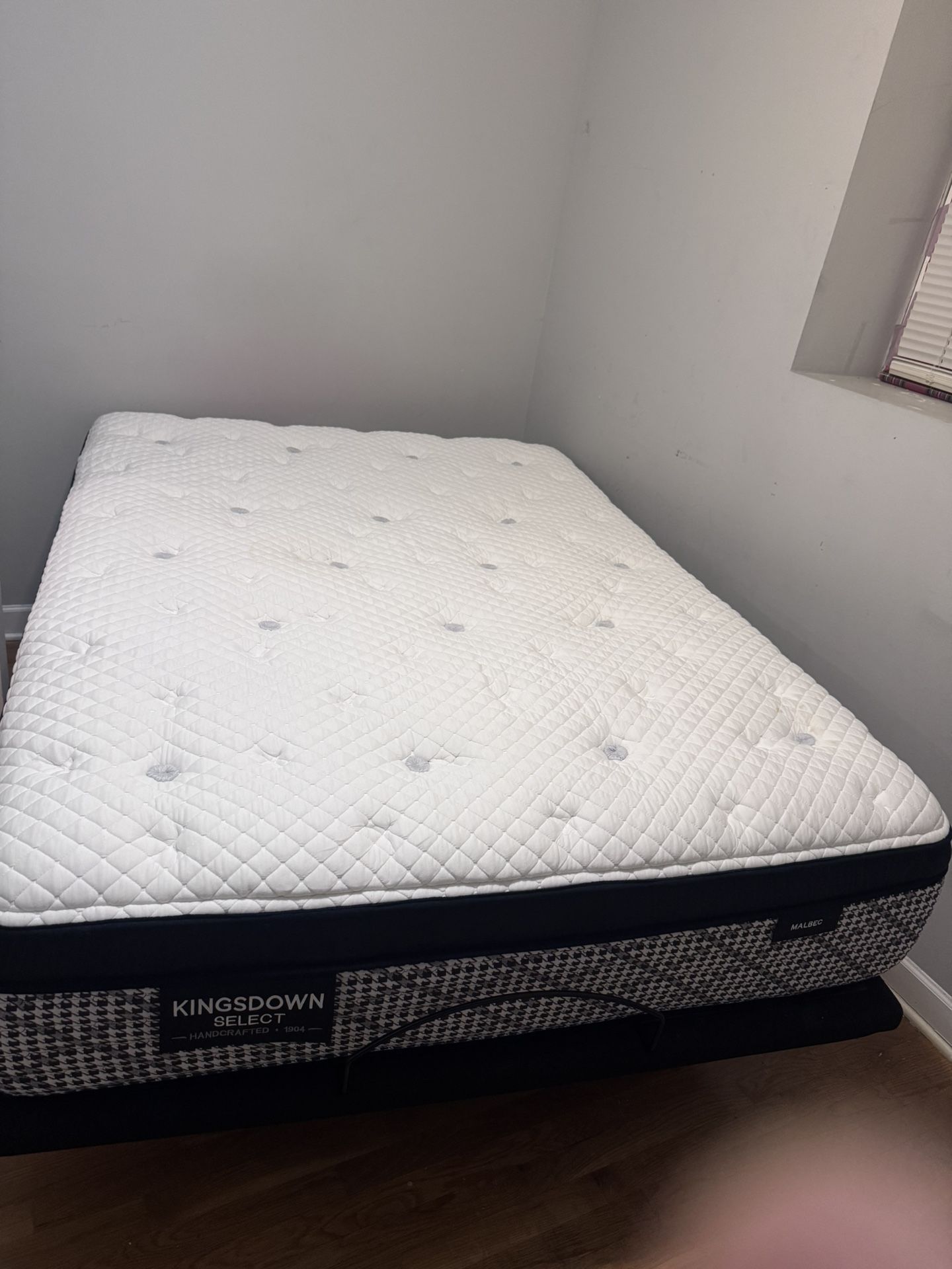 Kingsdown Select Mattress With Base Control Settings
