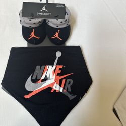 NIKE Baby Booties and Bandana Gift Set Newborn 0-6 months Air Jordan BLACK 