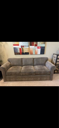 3 cushion couch with 2 ottomans