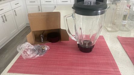 Osterizer glass jar with accesorias