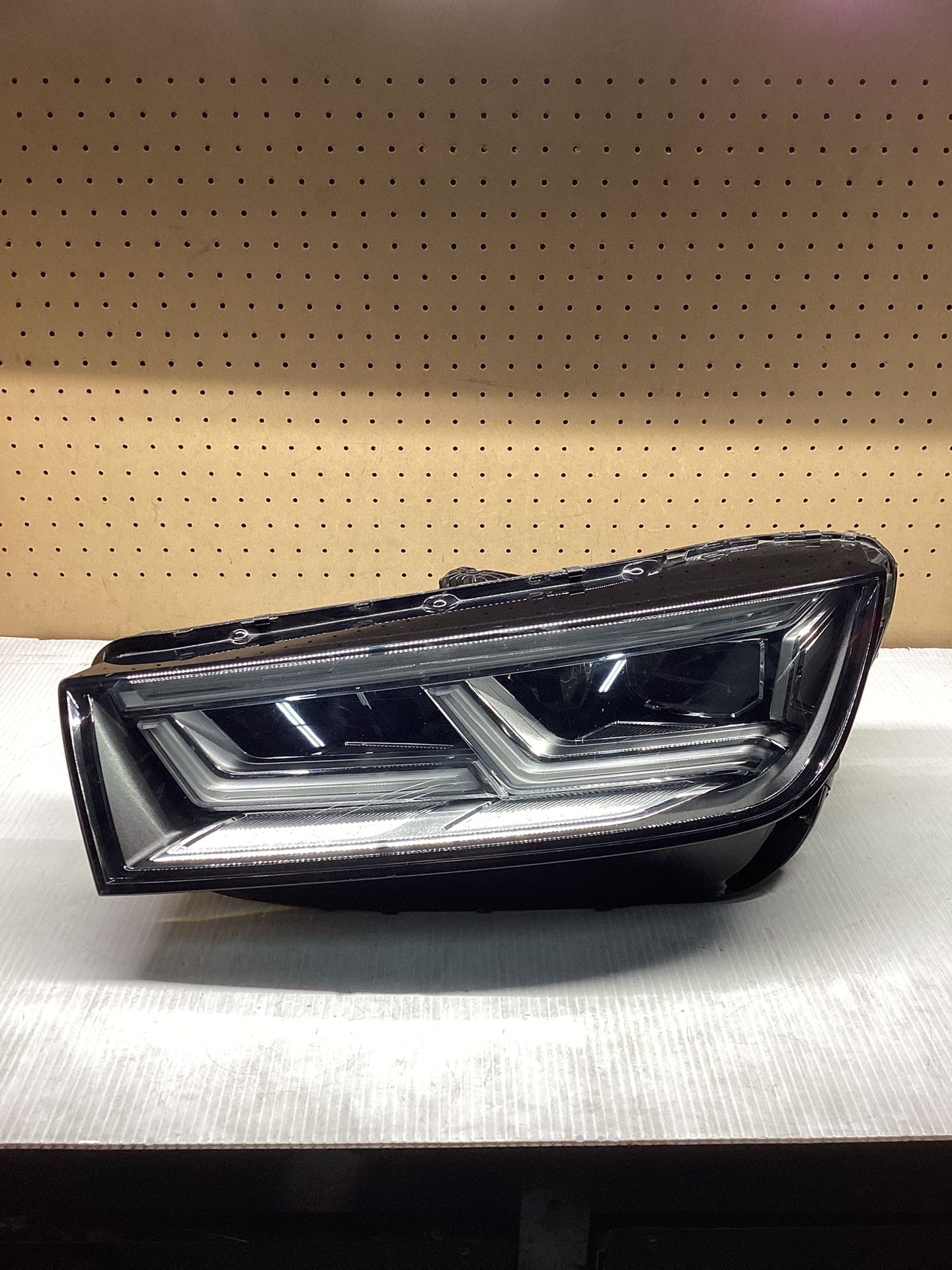 2018 - 2020 AUDI Q5 LED Left Driver Side Headlight OEM