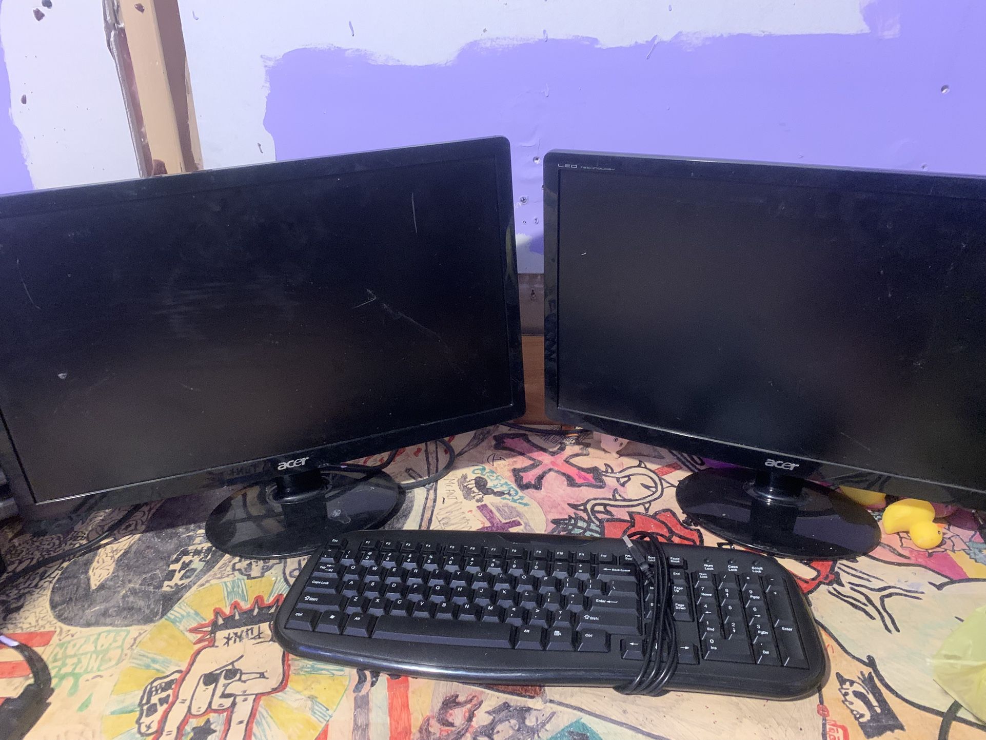 Hp Desktop Computer With 3 Screens/studio Monitors