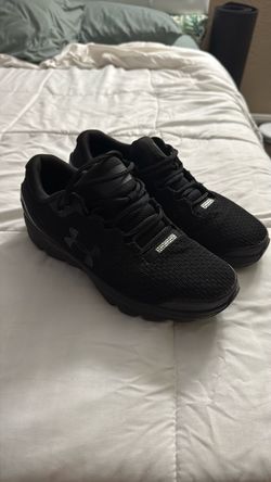 Under Armor Sneaker