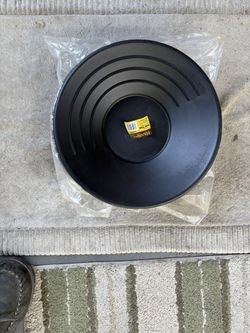 Brand New 14” Gold Pans Get Them Before The Price Doubles Again $49 For Both $29 For 1