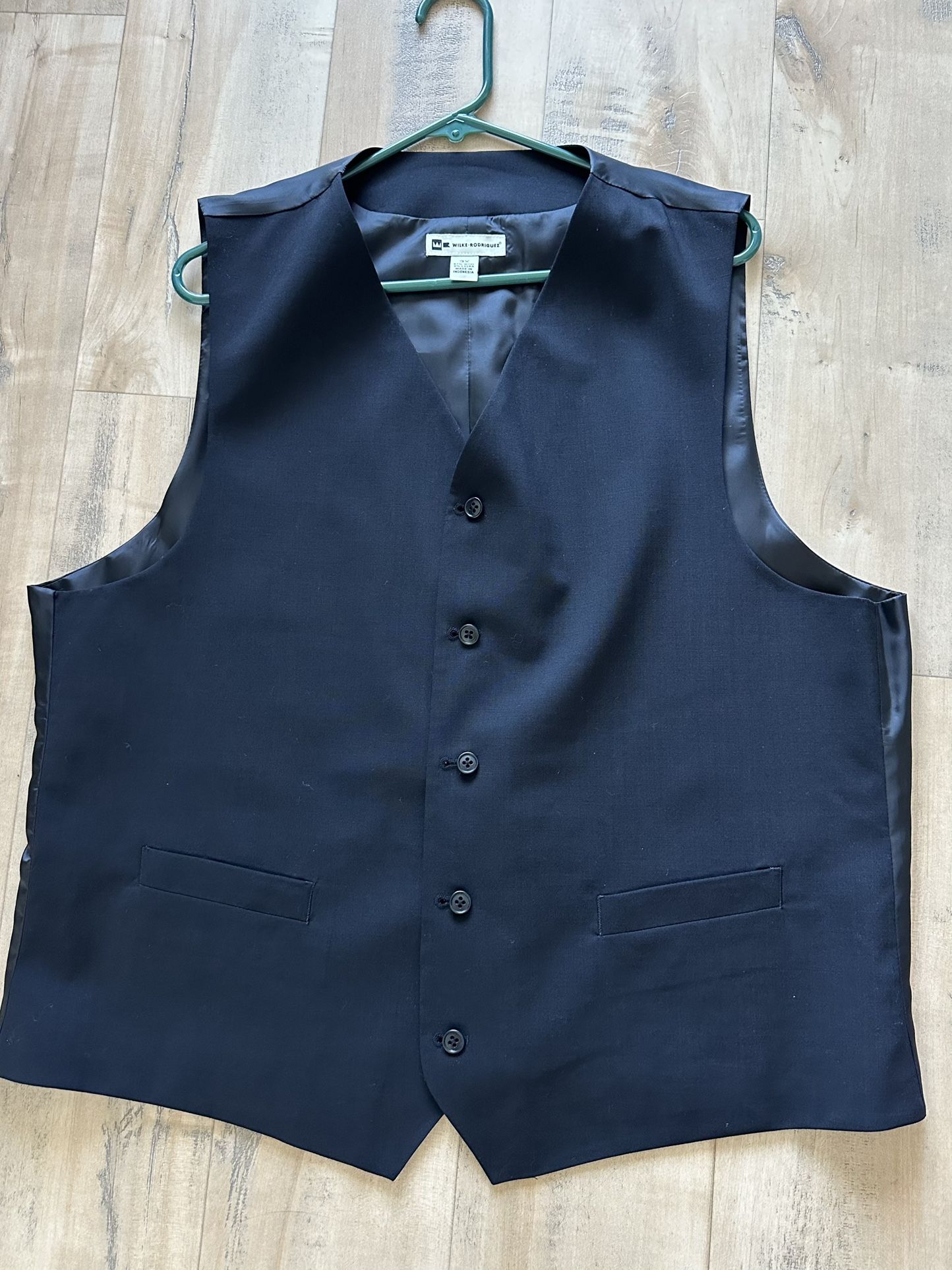 NWOT Wilke-Rodrigues men’s tuxedo vest - black buttons up size 3XL