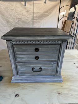 2nightstands