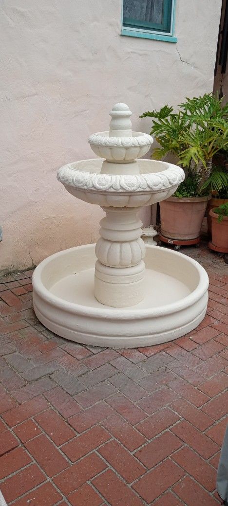 Concrete Spanish Fountain With Pump