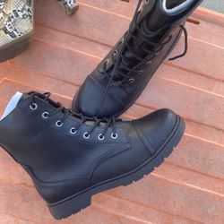 Woman’s Size 9 Memory Foam Work Boots 