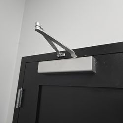 Commercial Door Closer With Adjustable Pressure