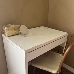 Vanity Table With Chair 
