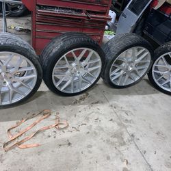 22 Rims Of A Jeep Grand Cherokee 