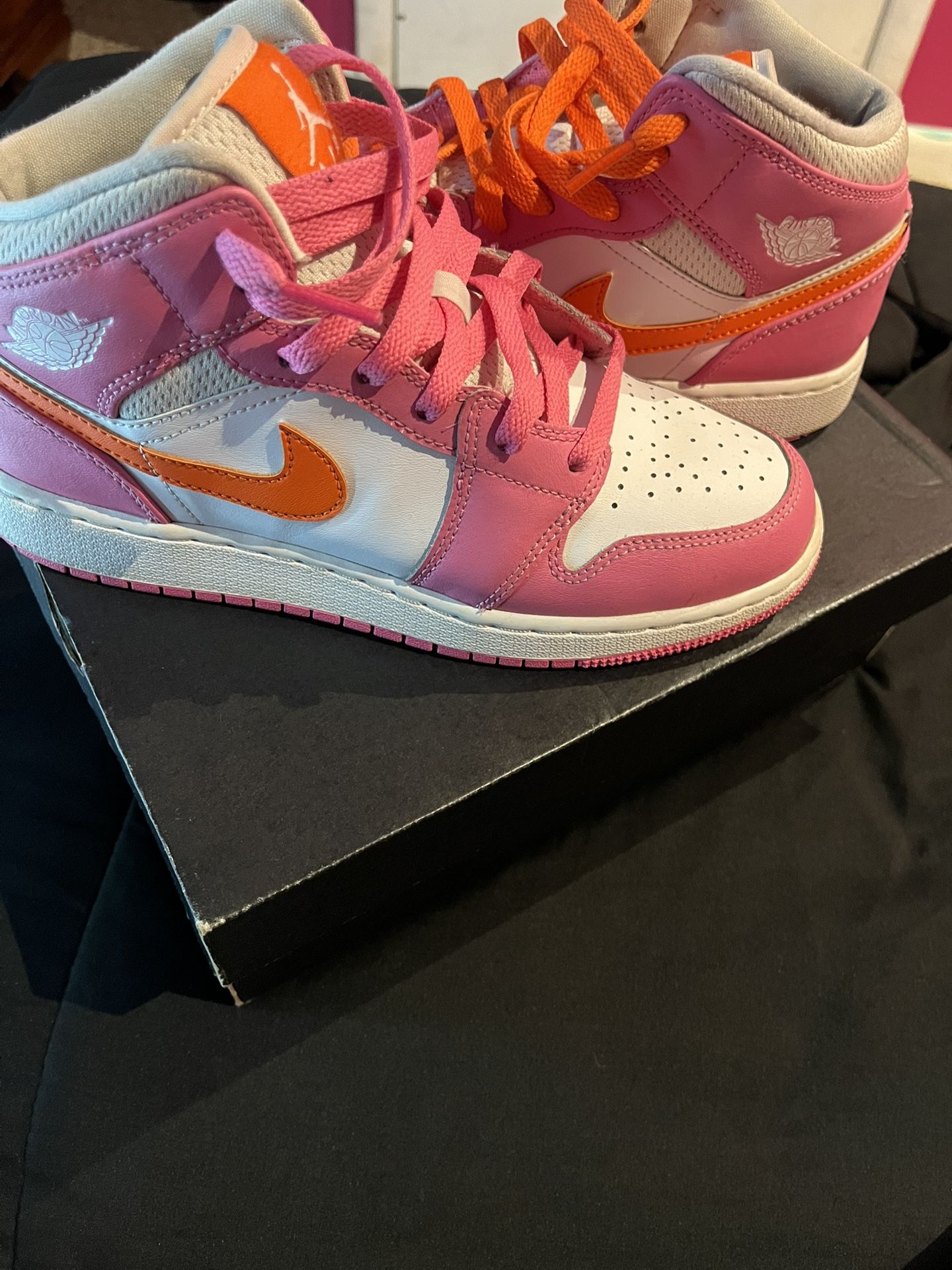 Jordan 1 Mids