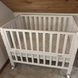 Foldable Bedside Mini Crib