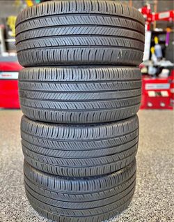 235/45/18 Hankook 📍📍 Vendo un set de llantas con 80% de vida las 4 📍🌟$160