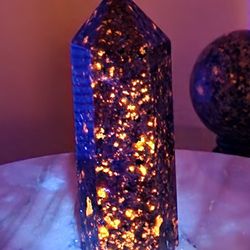 0.9 Lb (423g) Yoopenite Tower Reactive With UV Lights 