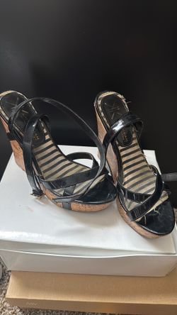 Kardashian Kollection wedge size 7