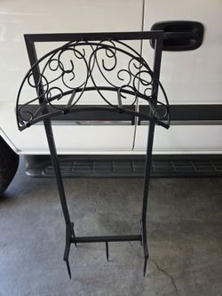 Garden hose holder