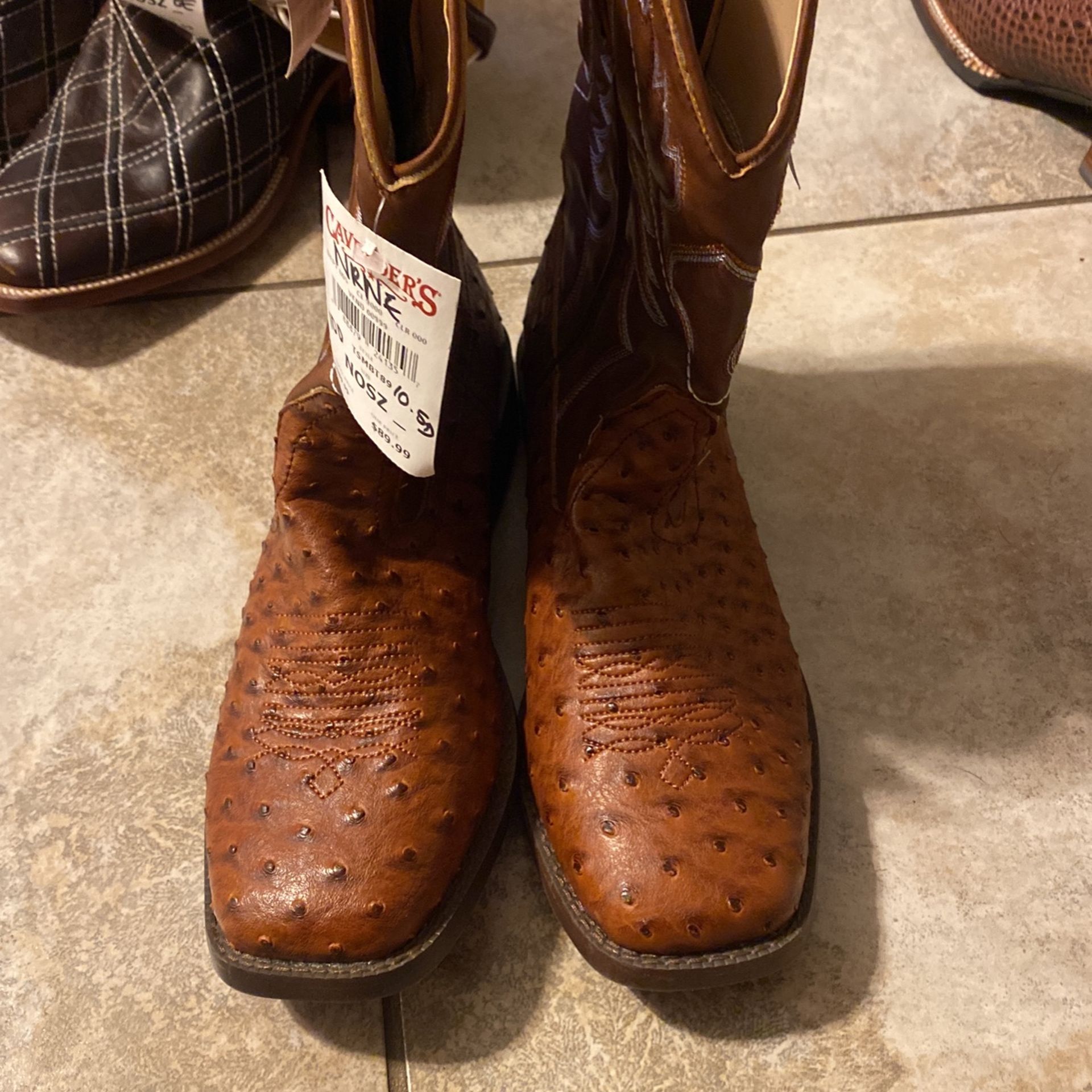 New Leather Print ROPER BOOTS 50.00 RIGHT IS Size 10 Left Is 10.5 You Can Barley Tell