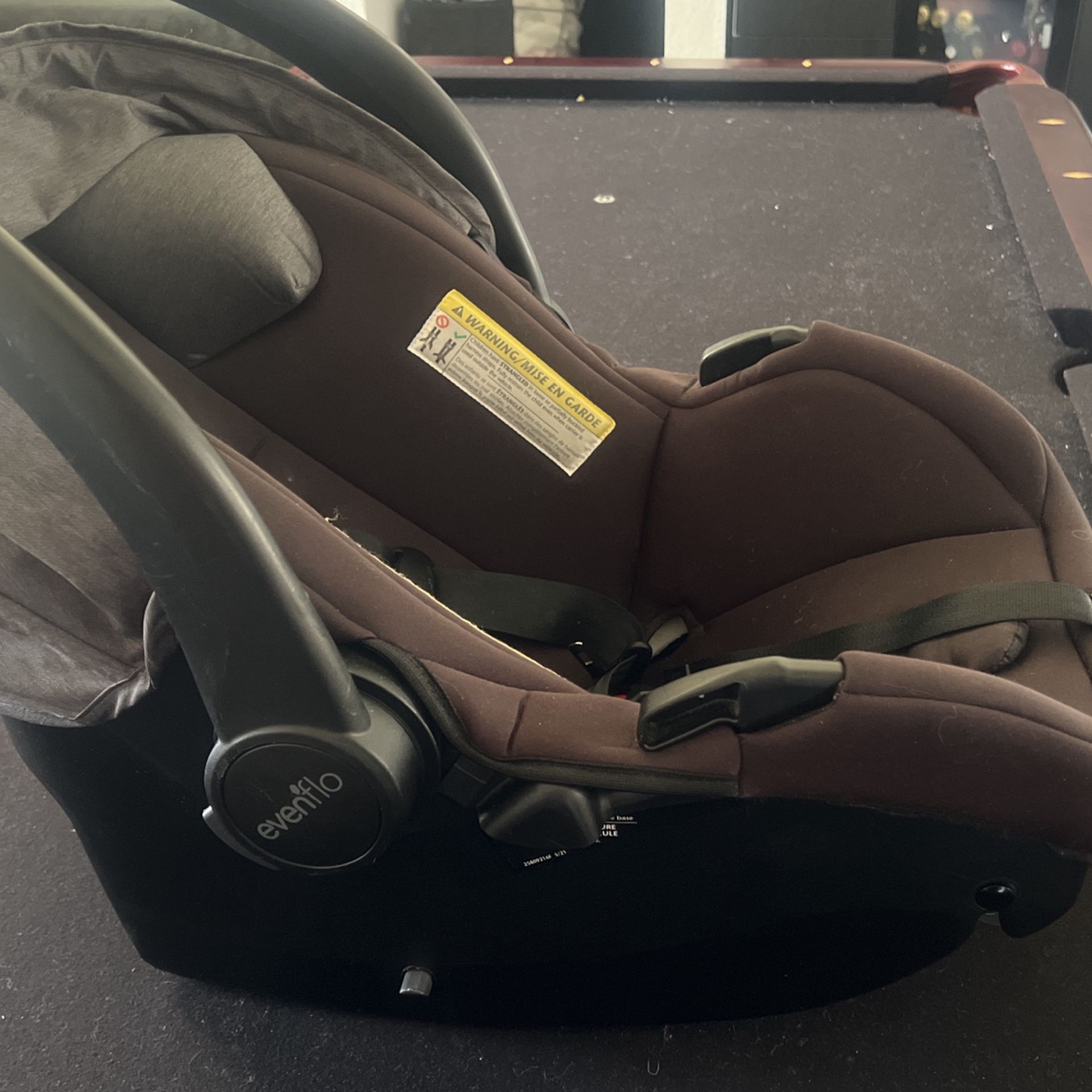 Evenflo infant Car Seat W base