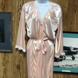 5-piece Ladies Size Small Lingerie Set. Peach-y Pink Color.