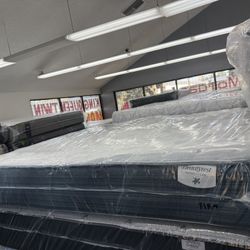 KING SIZE SIMMONS BEAUTYREST HARMONY LUX MATTRESS & BOX SPRINGS BED SET